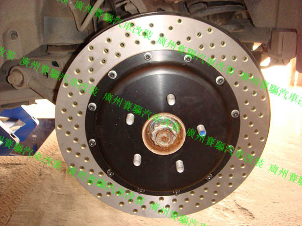 英菲尼迪FX50改BREMBO六活塞剎車