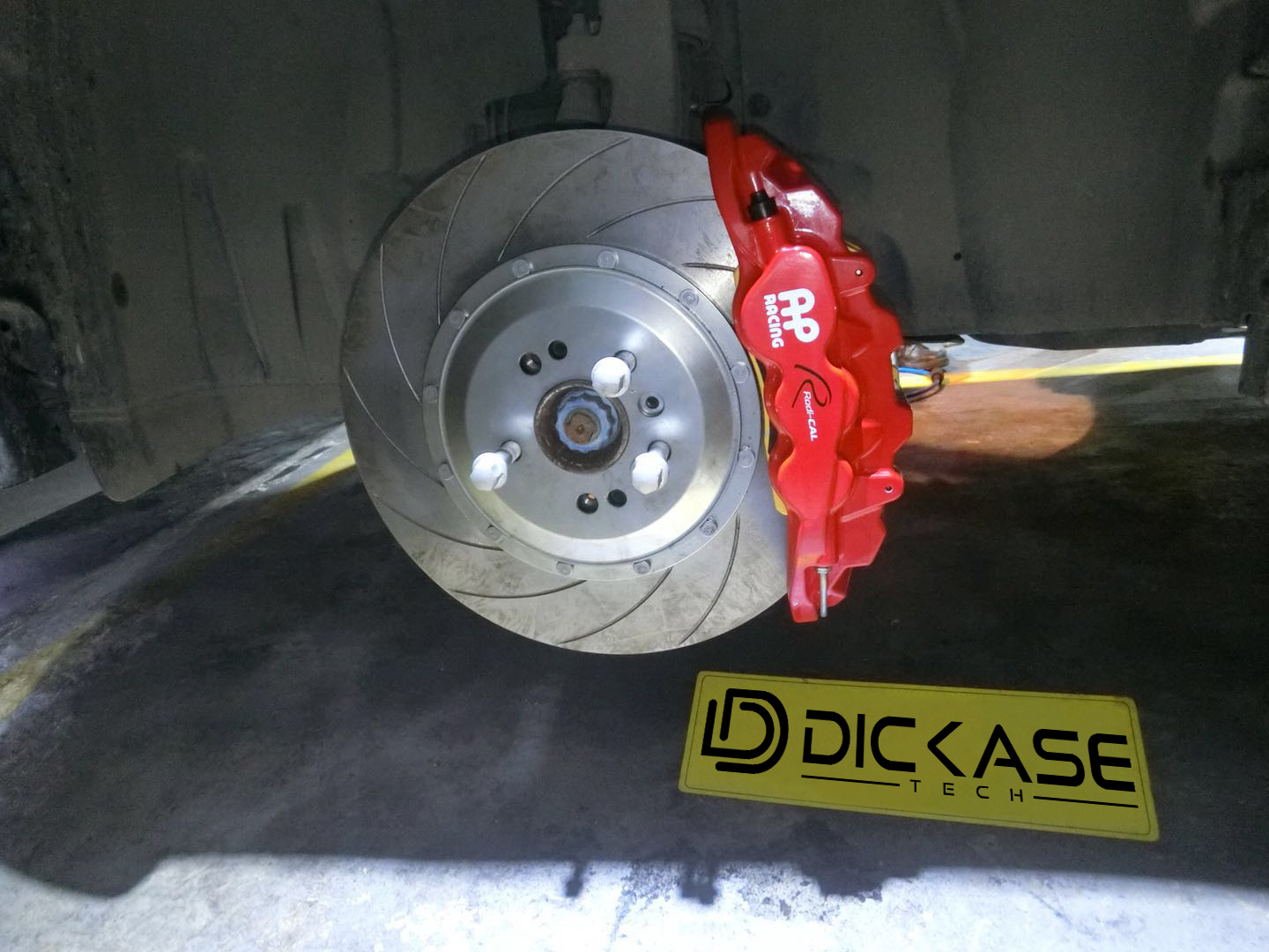 AP8520六活塞卡鉗搭配380剎車盤 AP8520六活塞卡鉗搭配380剎車盤