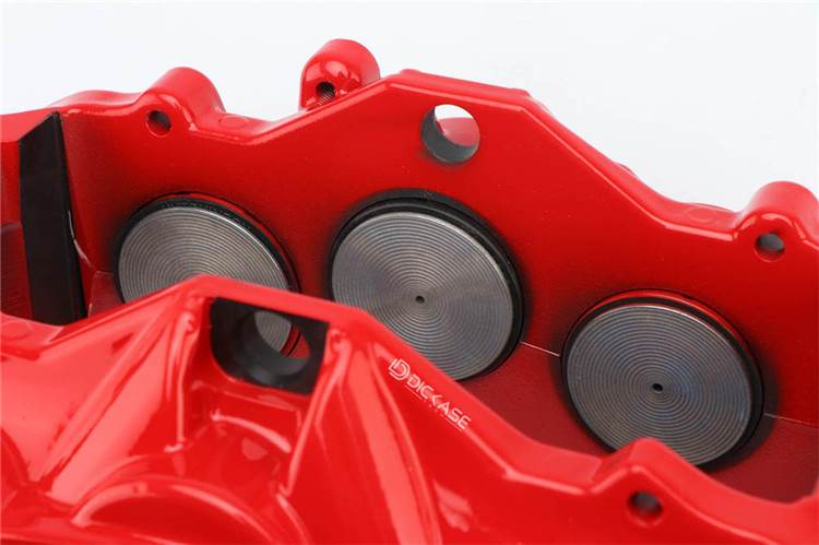 AMG六活塞剎車 18寸輪轂安裝