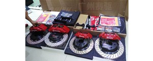 福特GMC房車定制最大brembo剎車鮑魚(yú)終于到貨了