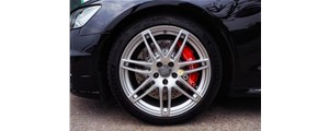 奧迪A6剎車升級前置brembo V6配380孔盤后輪升級370孔盤！