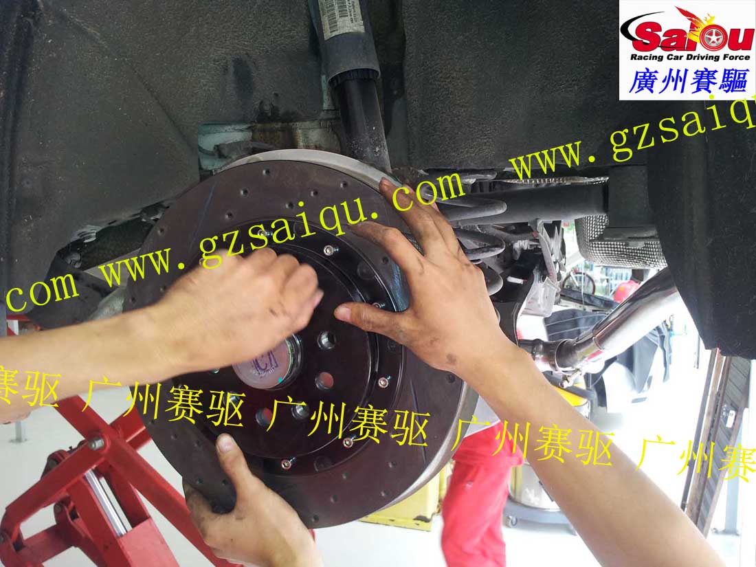 CC改裝剎車工作進(jìn)行中