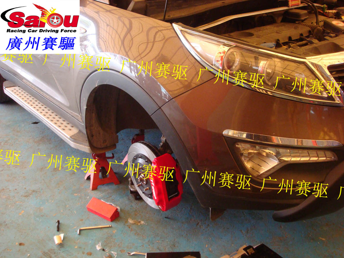 在進行中的智跑改剎車TT 大六活塞卡鉗